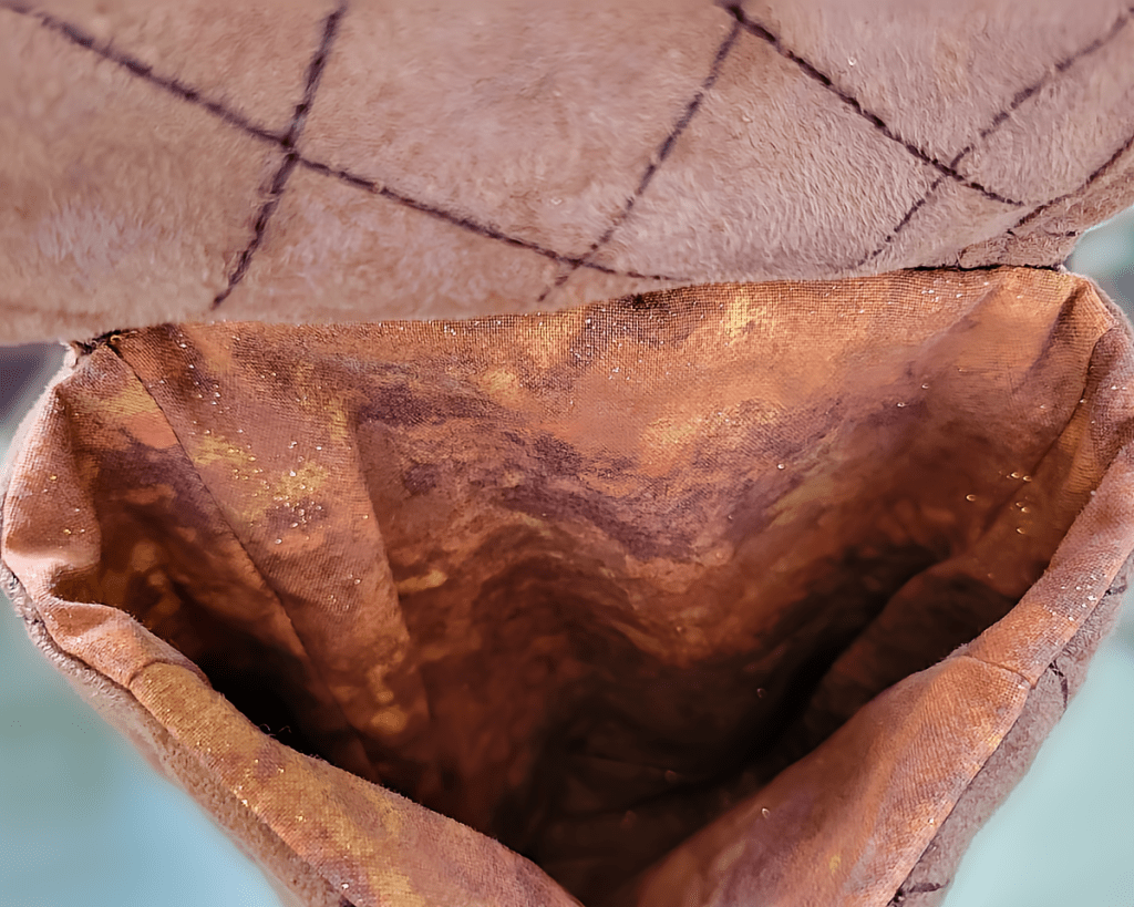 pic of interior and lining of upcycled medieval pouch (bolsa)
